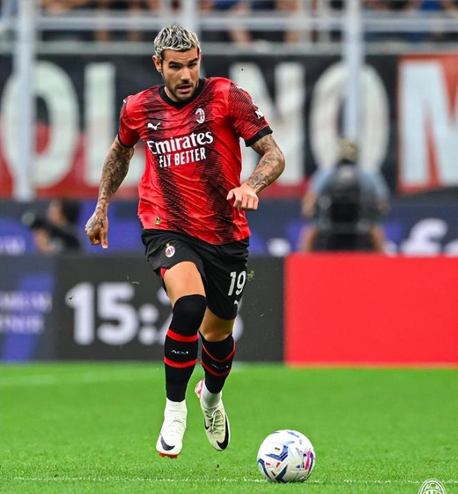 德甲第17轮激战将启！拜仁多特迎挑战，保级大战一触即发