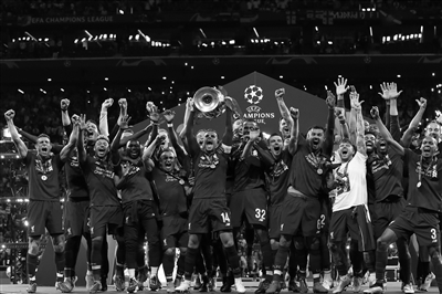 《万神之城》2.0免费大更新“尤利乌斯”上线：全新功能与玩法，性能大幅优化