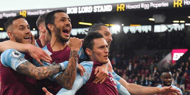 赵继伟持球单打 三分出手一箭穿心